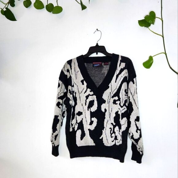 Vintage Sweaters - Vintage 90s V-Neck Knit Sweater Sparkly Black & White Small Graphic Print 80s